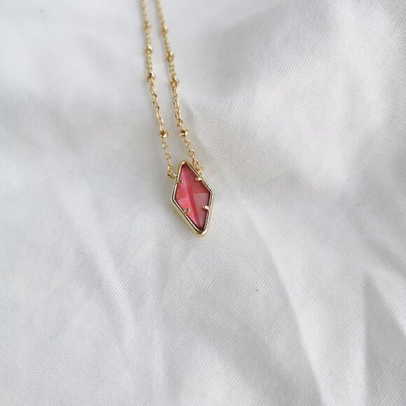 Kendra Scott Kinsley Raspberry Illusion Gold Short Pendant Necklace - Picture 2 of 5